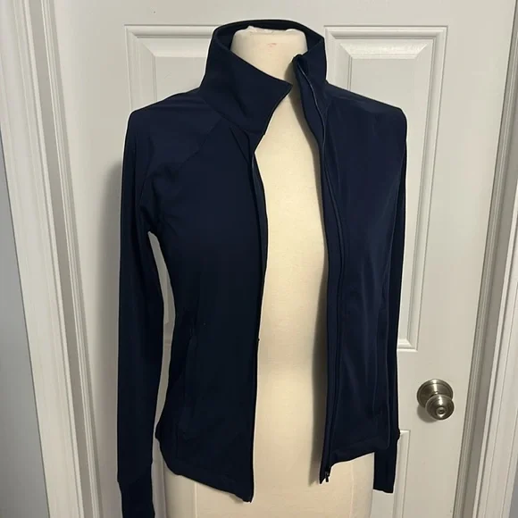 Lou & Grey women’s navy blue XS full zip jacket with thumb holes new with tags - Picture 5 of 6